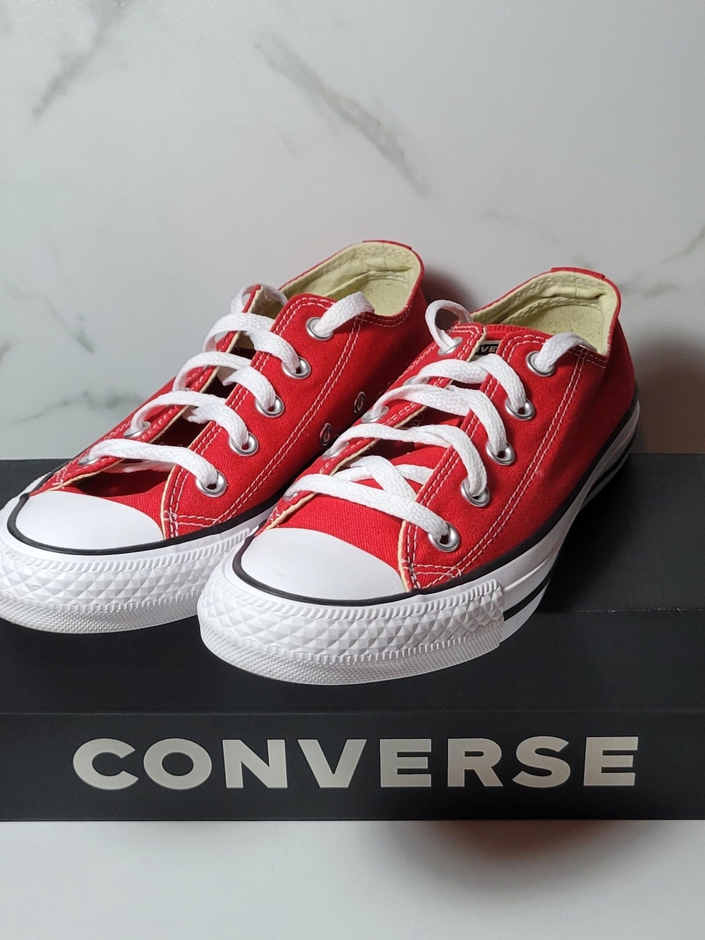 Converse Chuck Taylor All Star Classic Low Top Sneakers Red Womens Size 6